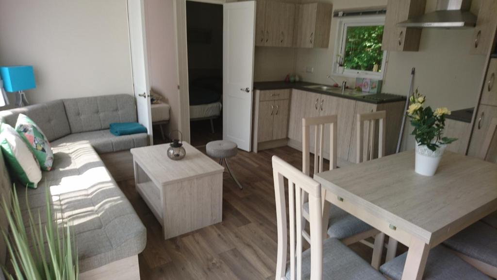 Kuchyň nebo kuchyňský kout v ubytování Frederiksværk Camping & Hostel