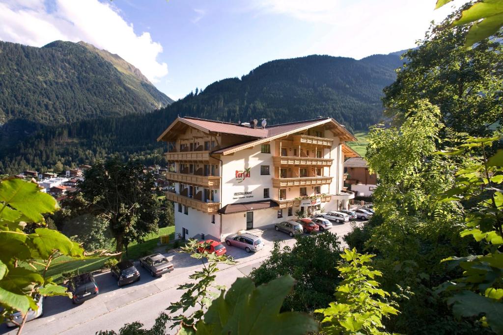 Nespecifikovaný výhled na hory nebo výhled na hory při pohledu z hotelu