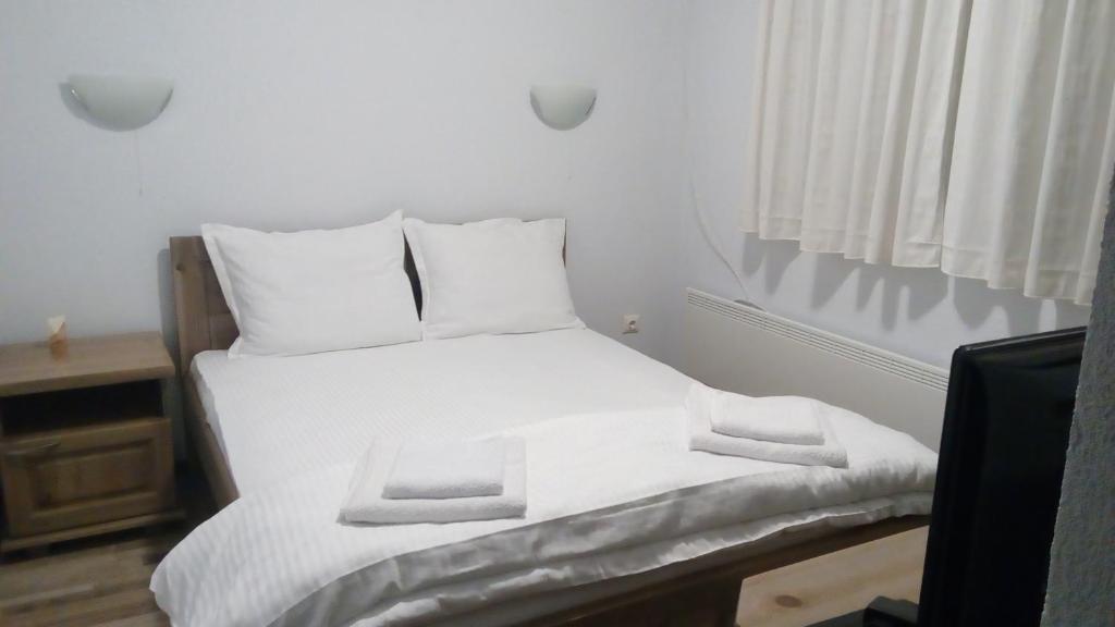 Postel nebo postele na pokoji v ubytování Guesthouse White Margarit