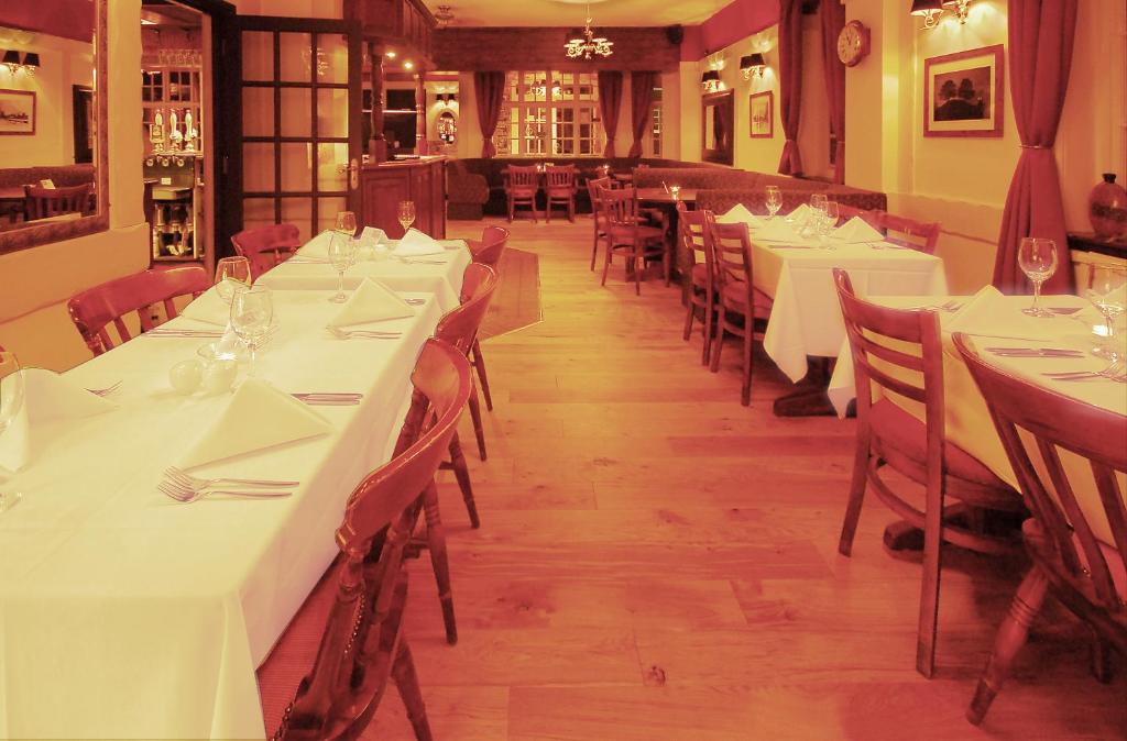 Restaurace v ubytování Tree Hotel at Iffley