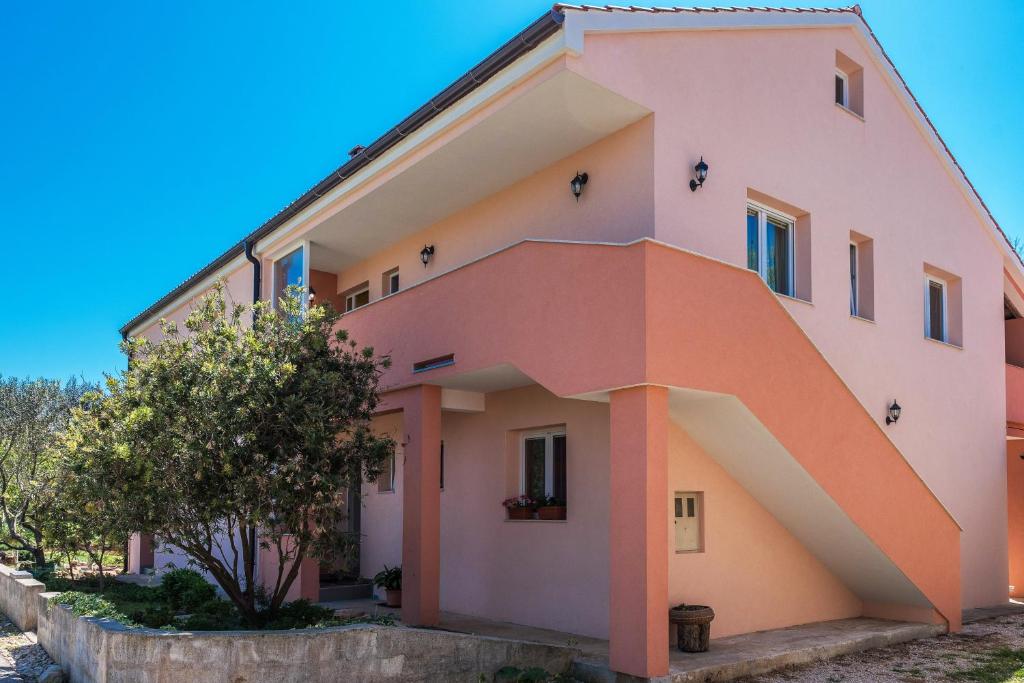 Budova, v ktorej sa apartmán nachádza