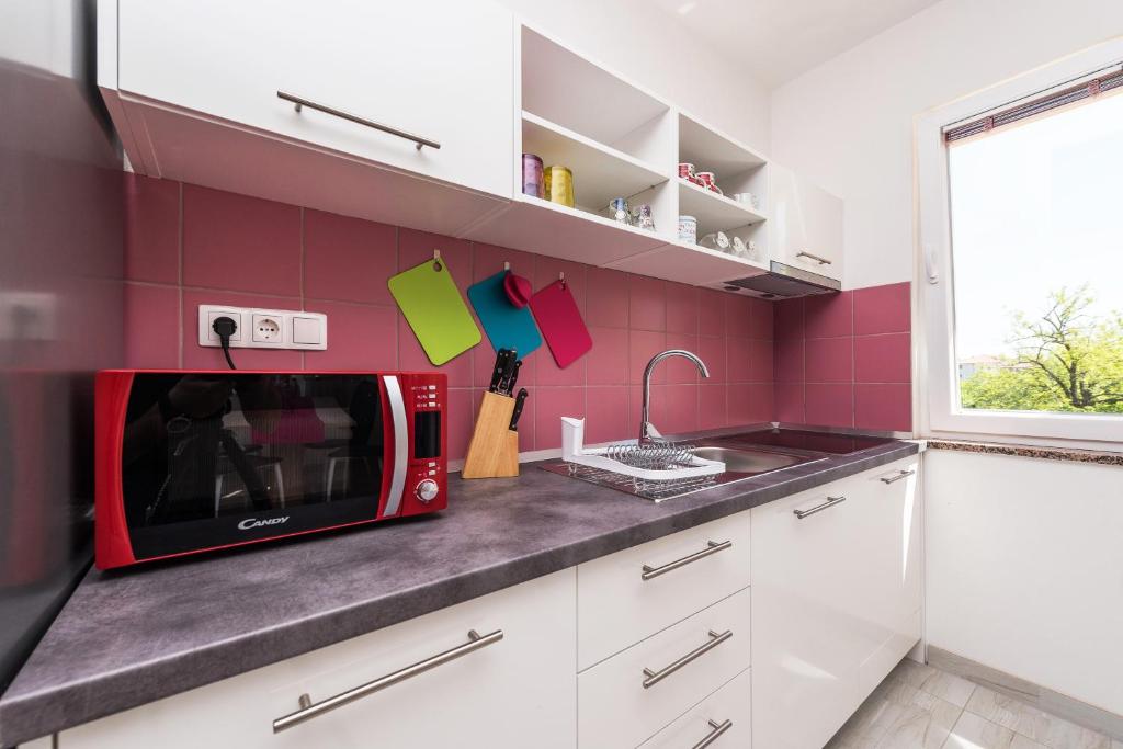 Kuchyňa alebo kuchynka v ubytovaní Apartman Micko