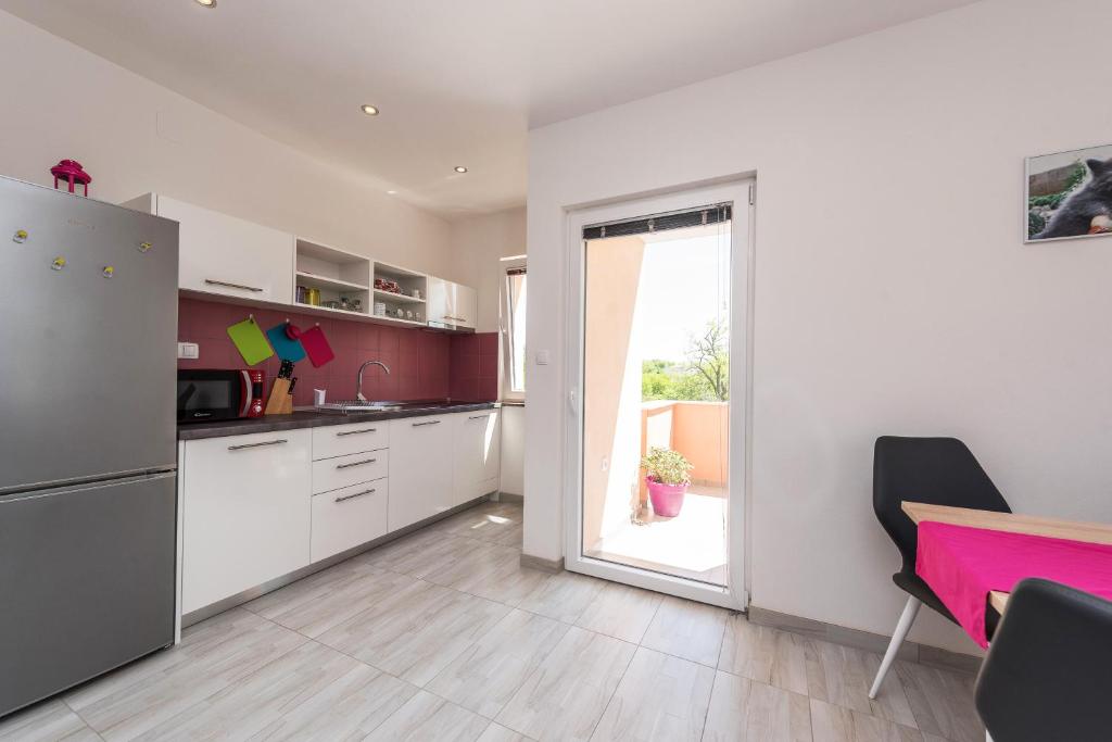 Kuchyňa alebo kuchynka v ubytovaní Apartman Micko