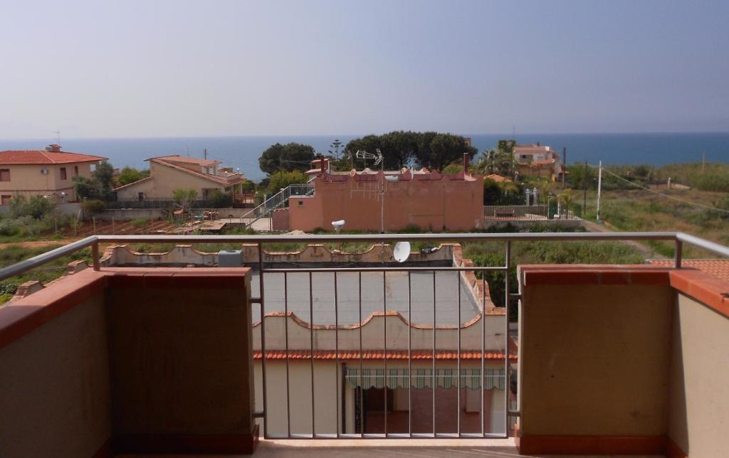 Yellow House, Trappeto (updated prices 2024)