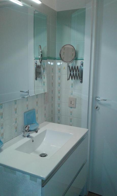 A bathroom at Appartamento Lauretta