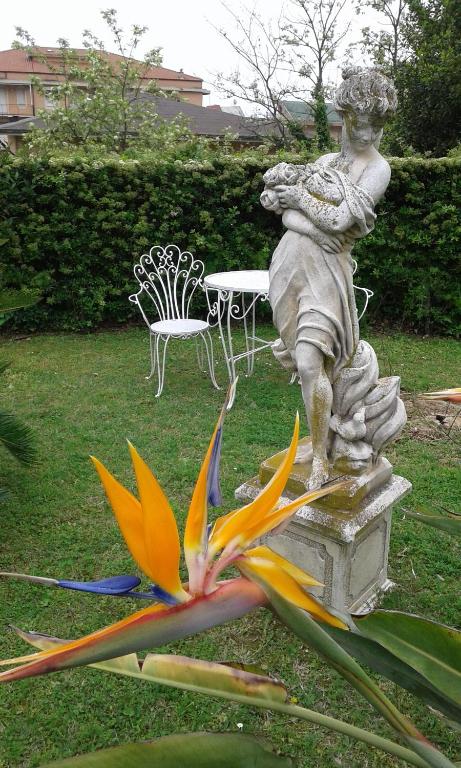 A garden outside Appartamento Lauretta
