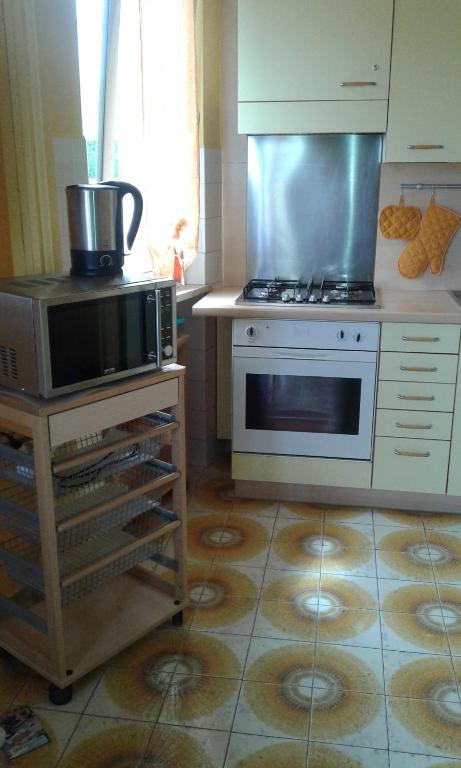A kitchen or kitchenette at Appartamento Lauretta