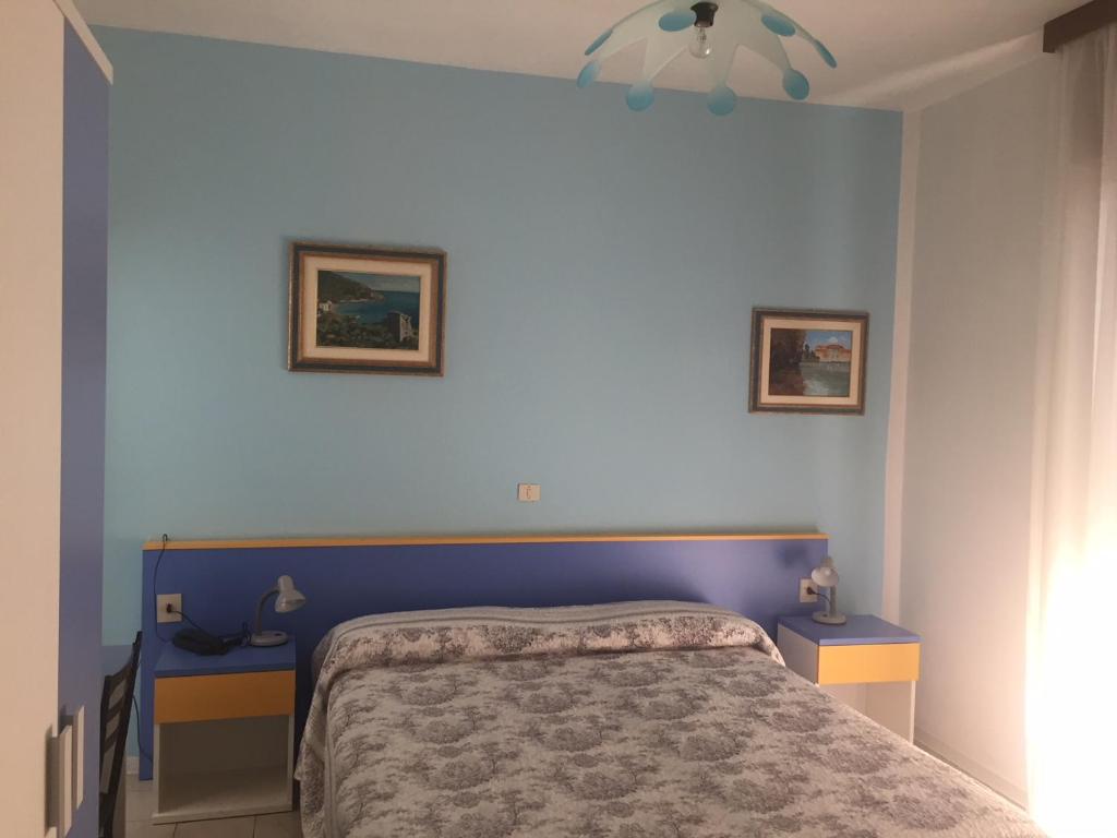 Postel nebo postele na pokoji v ubytování Hotel Halifax