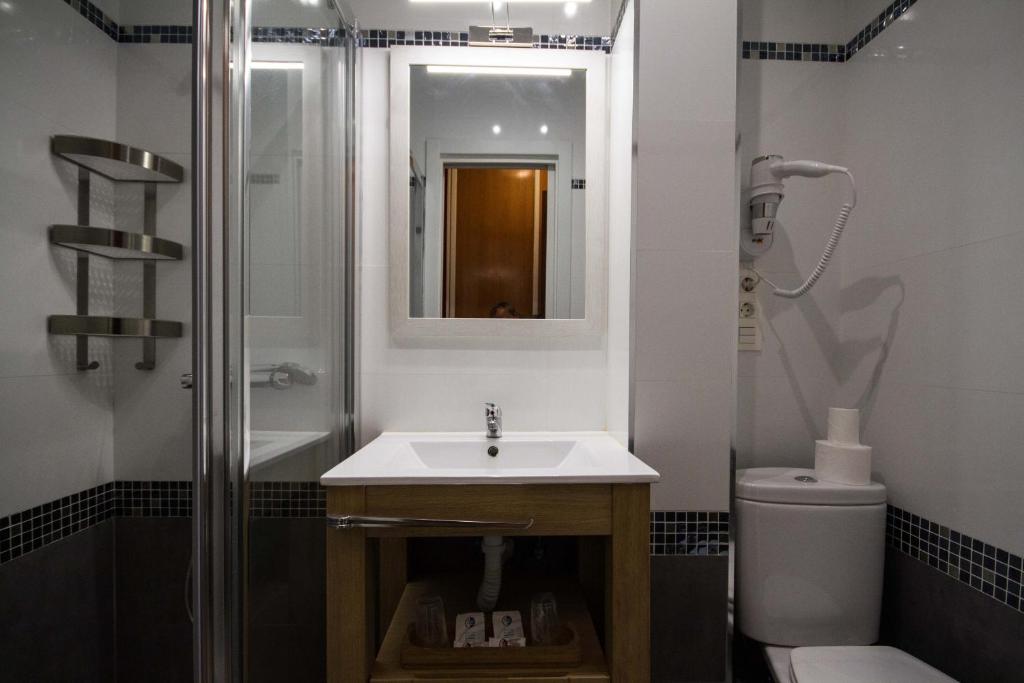 Koupelna v ubytování Hotel Ria de Bilbao