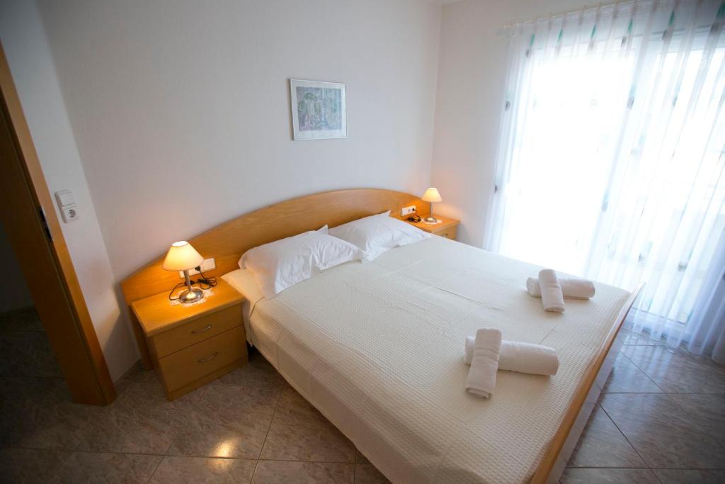 Postel nebo postele na pokoji v ubytování Susanna Apartments