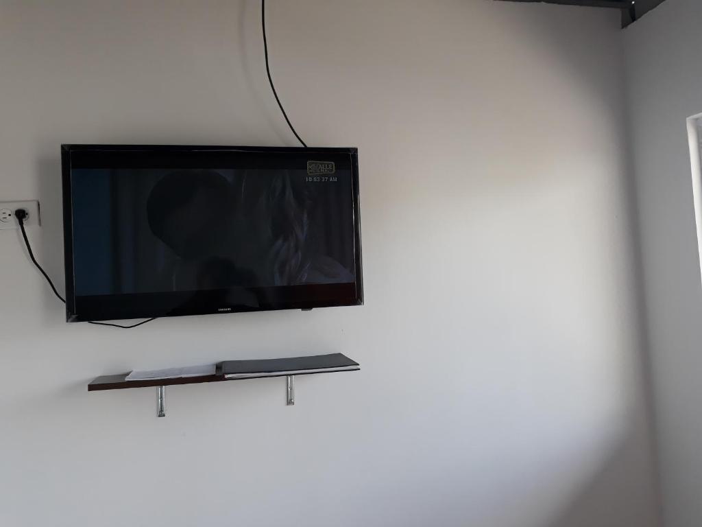TV a/nebo společenská místnost v ubytování Ludisa House
