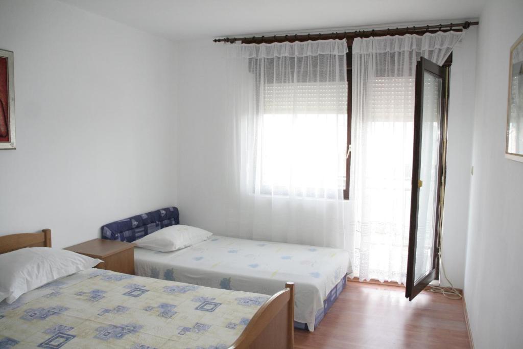 Postel nebo postele na pokoji v ubytování Apartmani Huljev