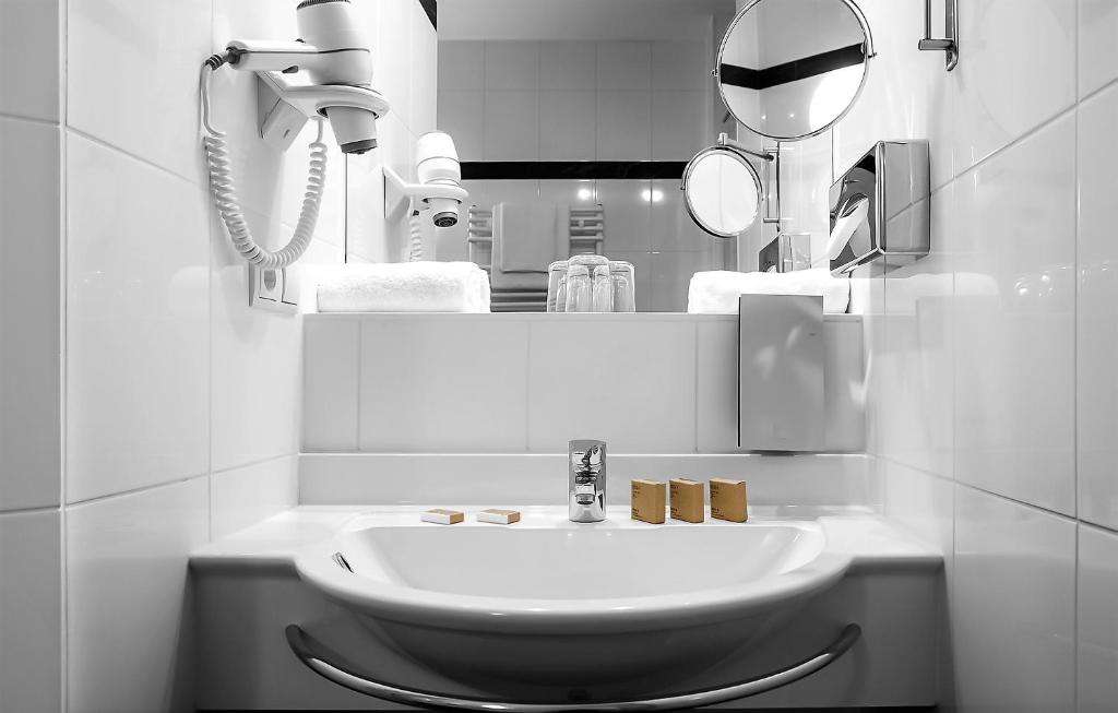 Grand Hotel Downtown - Frankfurt Central Station - Boutique Design Hotel - Triple Room