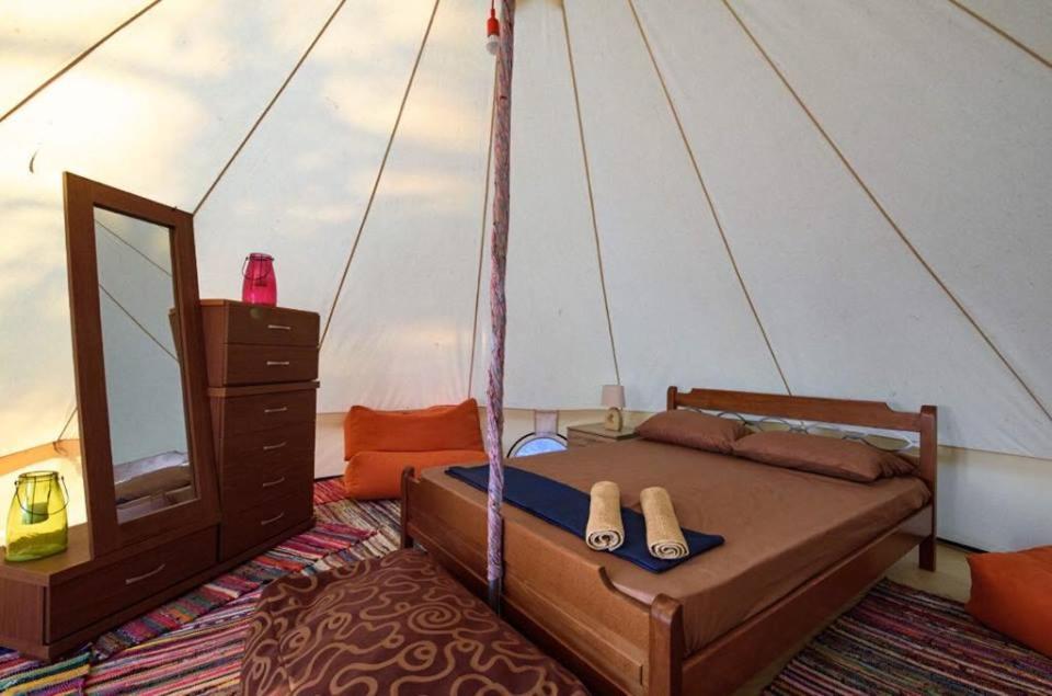 Un pat sau paturi într-o cameră la Burano Camping Beach-Bar
