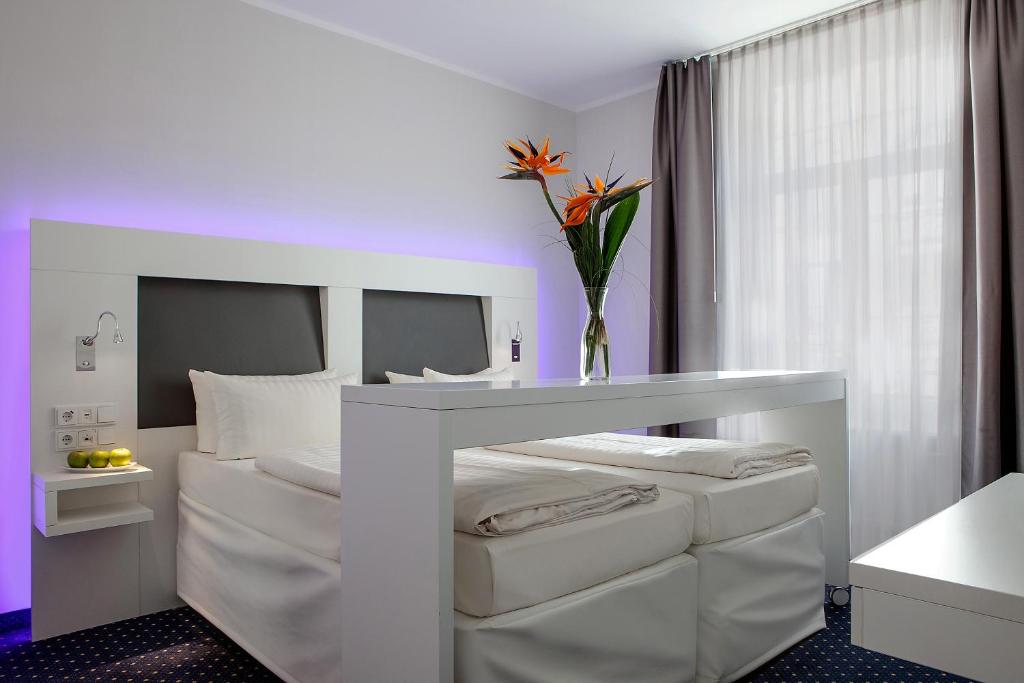 Grand Hotel Downtown - Frankfurt Central Station - Boutique Design Hotel - Business Double Or Twin Room