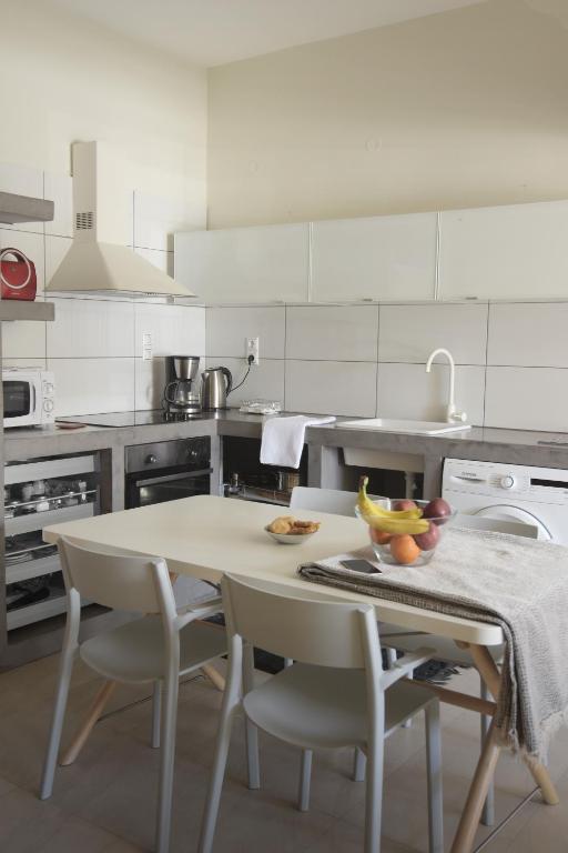 A kitchen or kitchenette at Christini Apartment