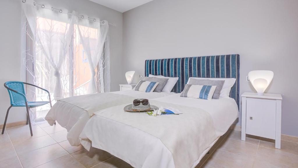 A bed or beds in a room at Villa Del Corazon Salinas Golf