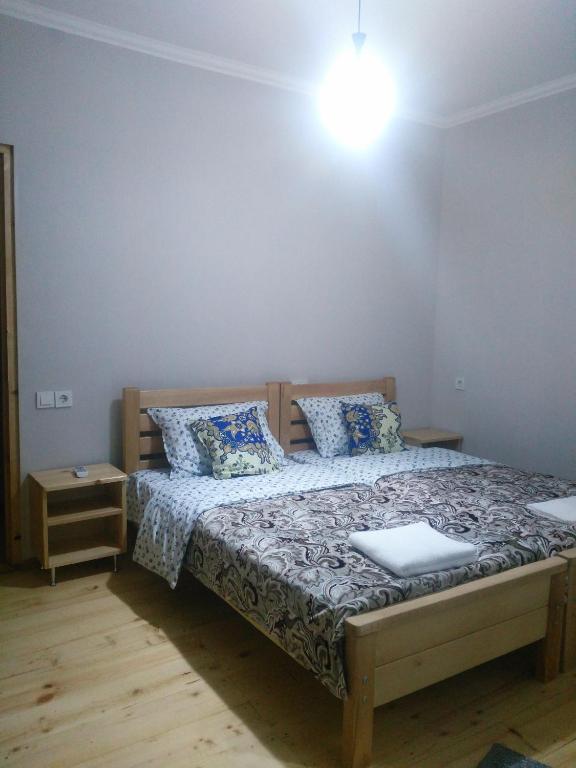 Postel nebo postele na pokoji v ubytování guest house katia tbilisi