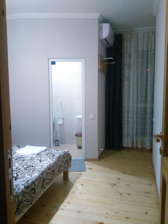 Postel nebo postele na pokoji v ubytování guest house katia tbilisi
