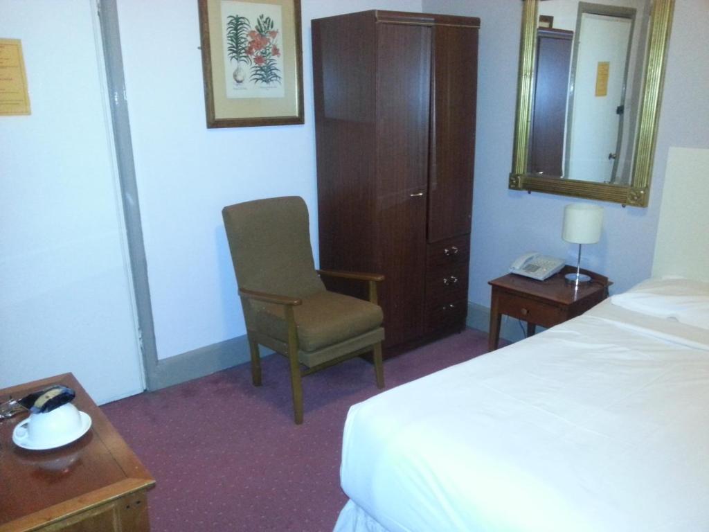 Postel nebo postele na pokoji v ubytování Tree Hotel at Iffley