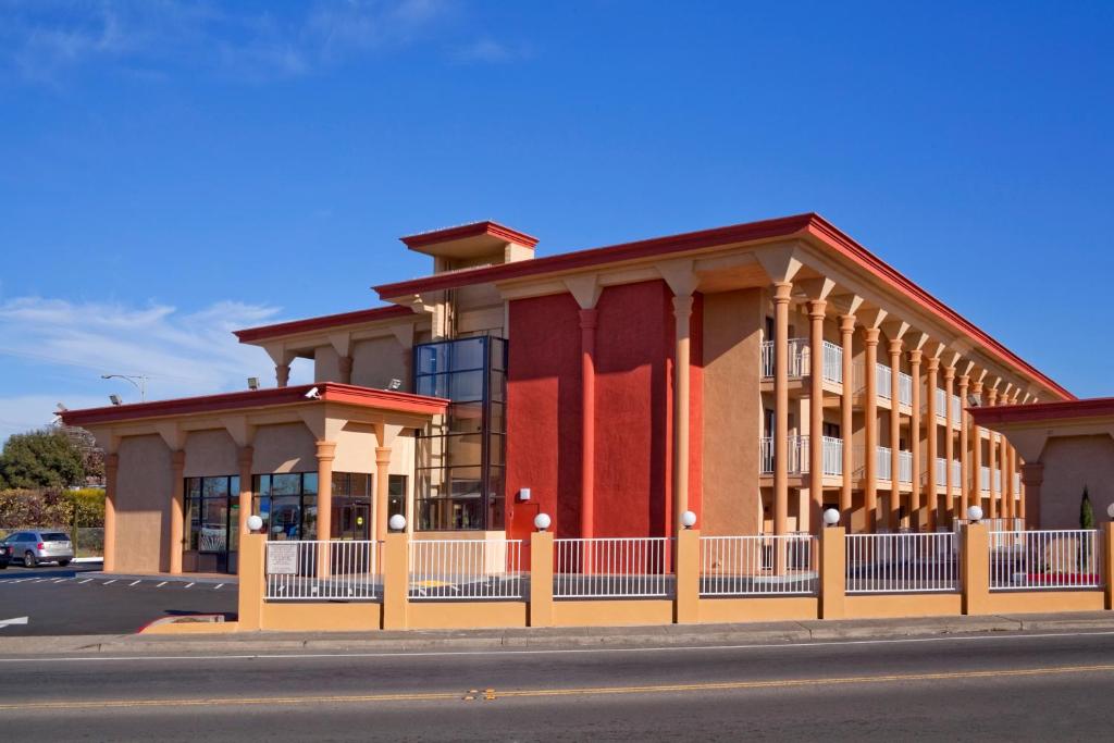 Galería fotográfica de The Prime Suites, Vallejo - Napa Valley and Six Flags Discovery Kingdom en Vallejo