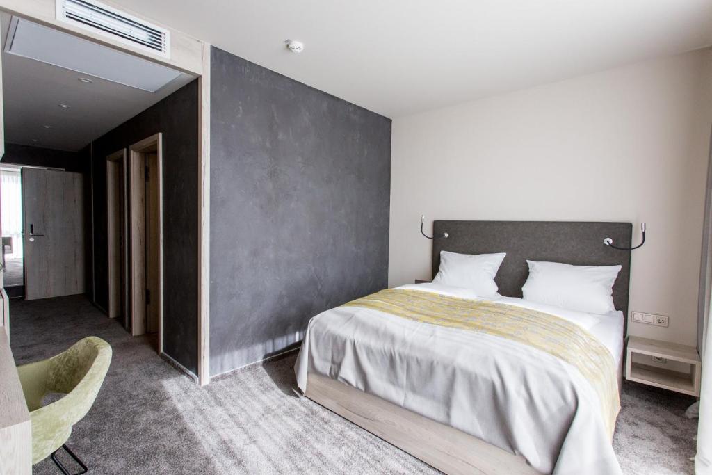 Postel nebo postele na pokoji v ubytování monte mare SAUNA-SPA-SPORTS-HOTEL