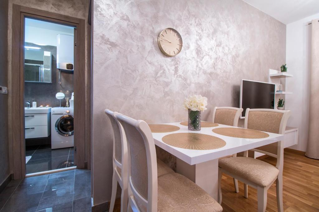 Kuchyňa alebo kuchynka v ubytovaní Luxury Apartment Sweet Dreams