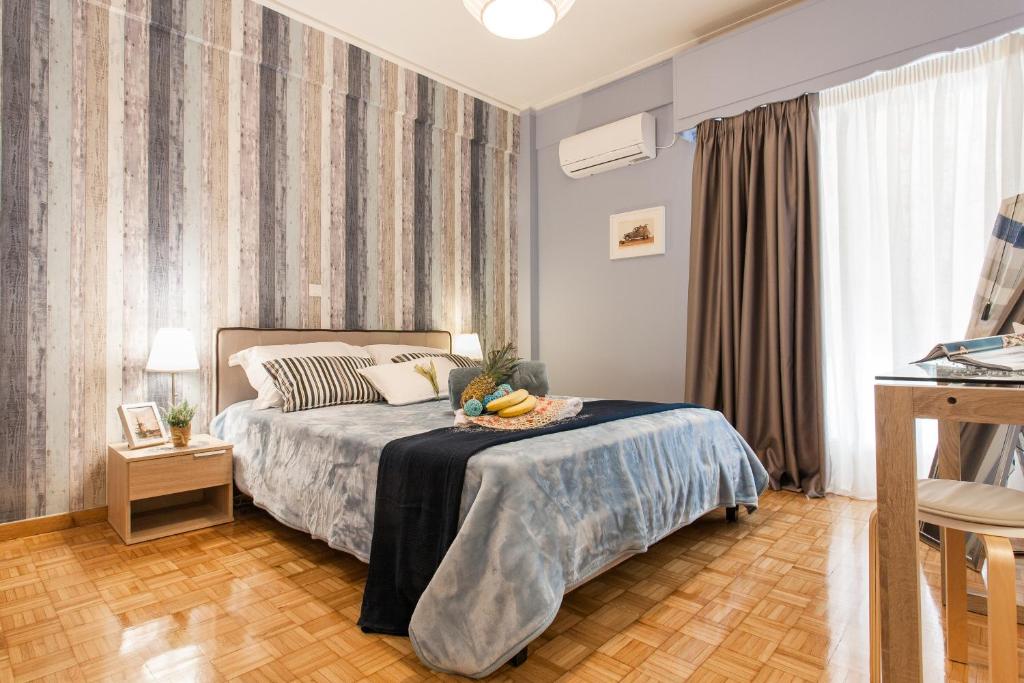 Posteľ alebo postele v izbe v ubytovaní Museum of Modern Art Rooms in apartment, next to metro Suggrou Fix, walk to Acropolis