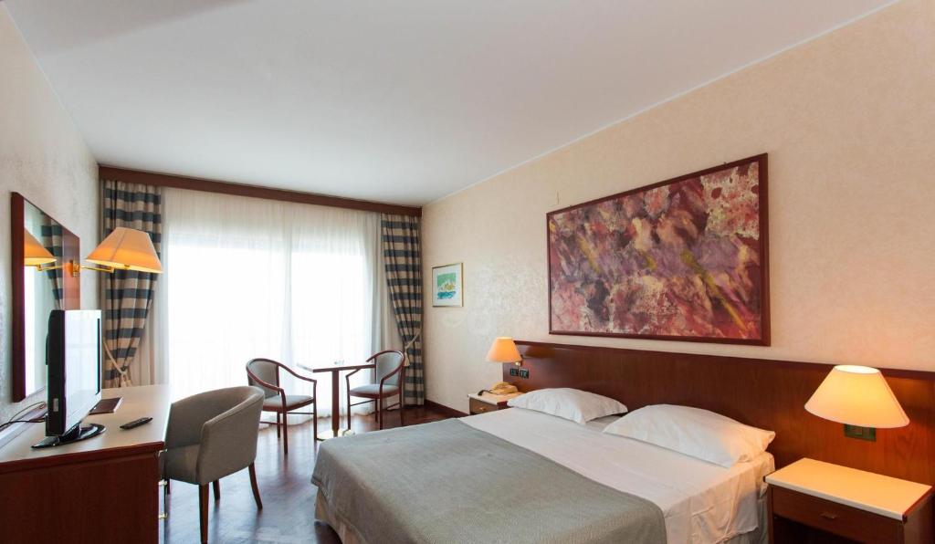 Postel nebo postele na pokoji v ubytování Splendid Hotel La Torre
