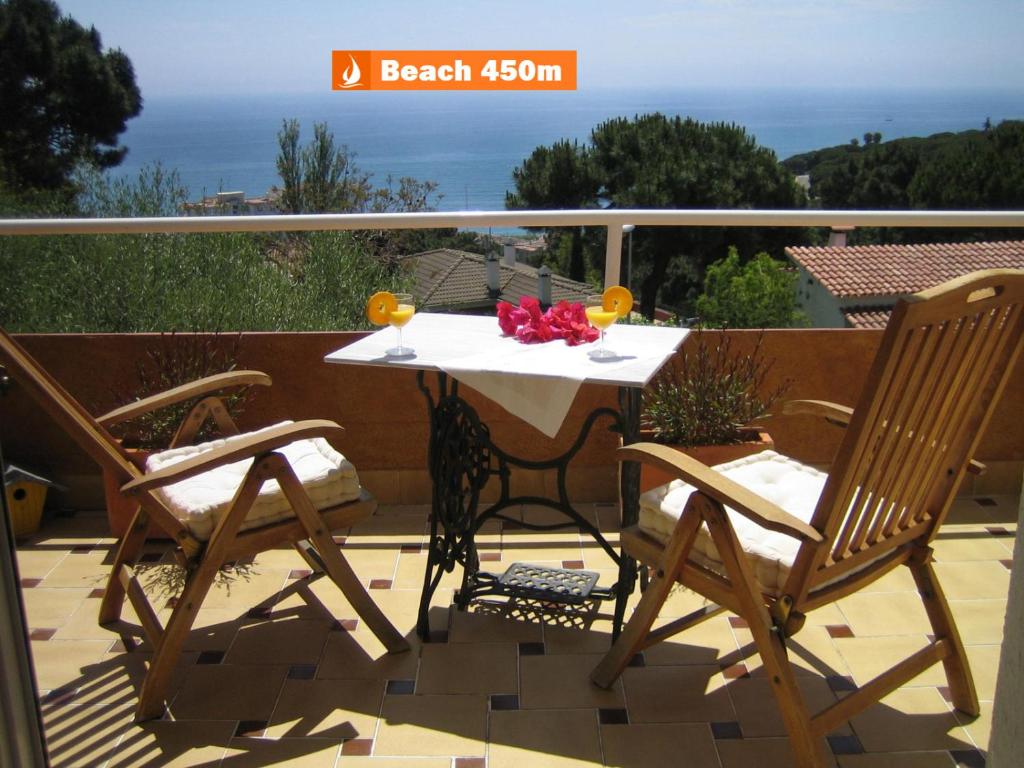 Gallery image of Villa Jordana One Step To The Beach in San Pol de Mar