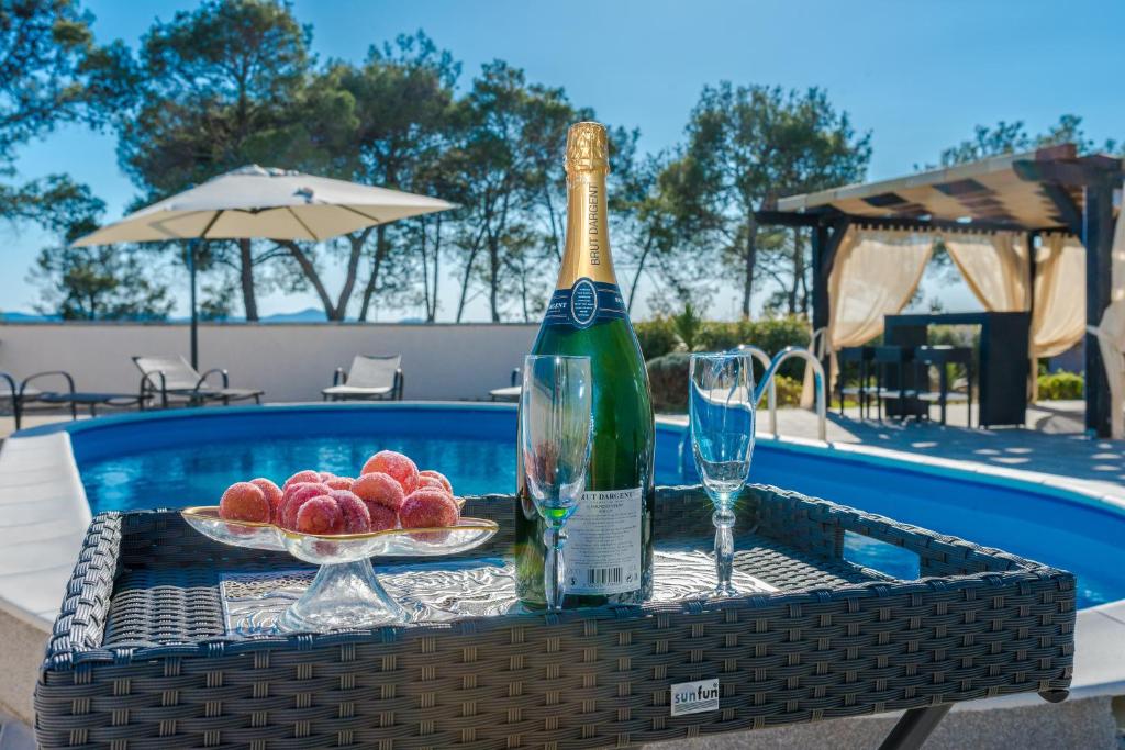 Nápoje v ubytování Four bedroom holiday home Horizon