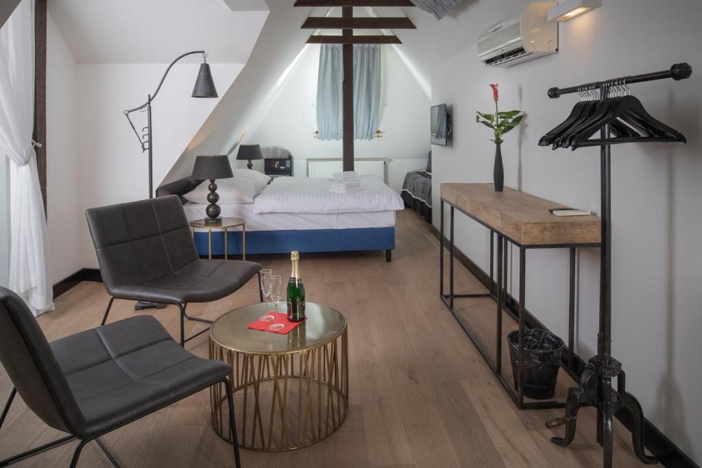 Postel nebo postele na pokoji v ubytování Antik Hotel Prague