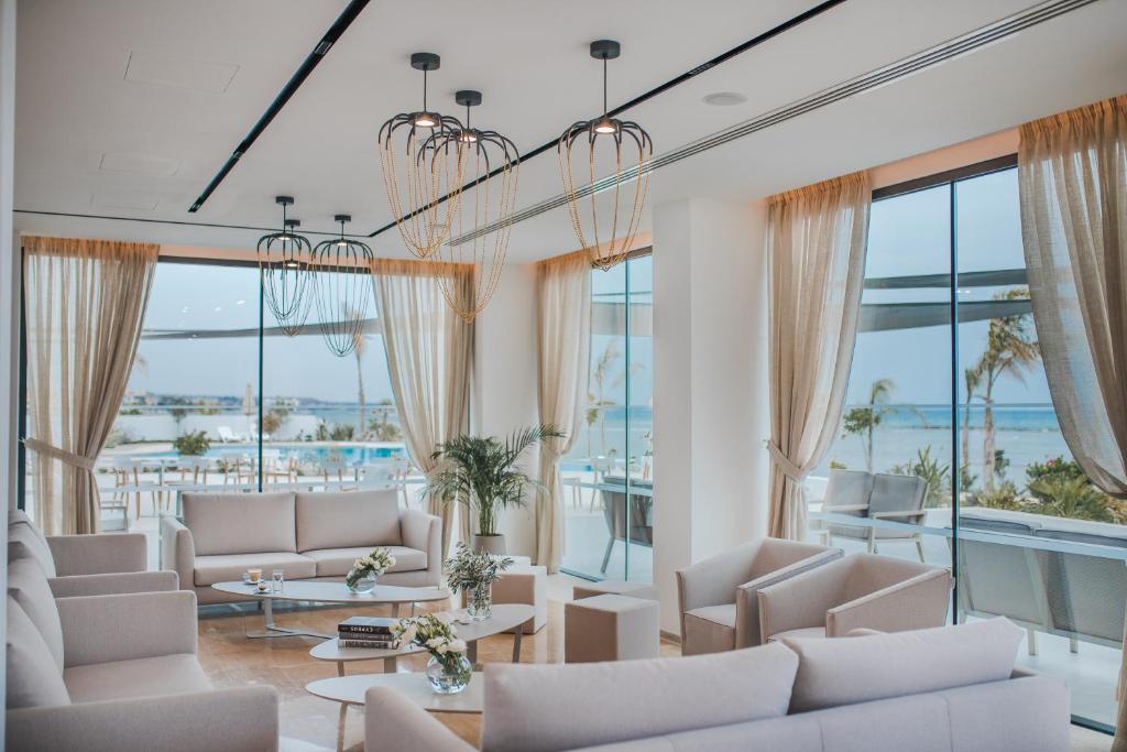 Posezení v ubytování Lebay Beach Hotel