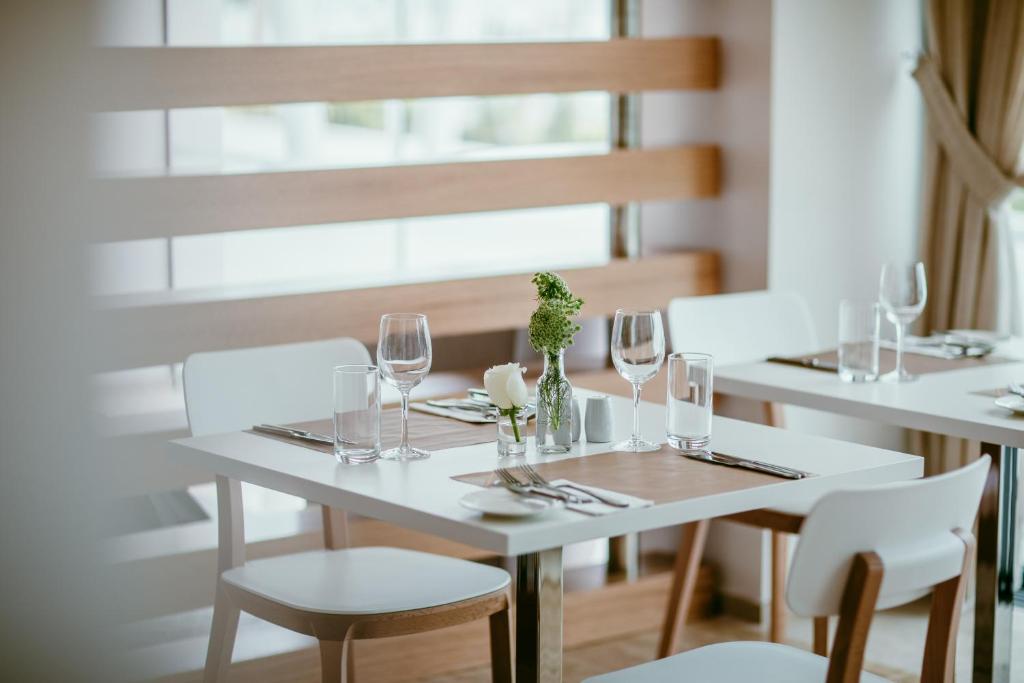Restaurace v ubytování Lebay Beach Hotel