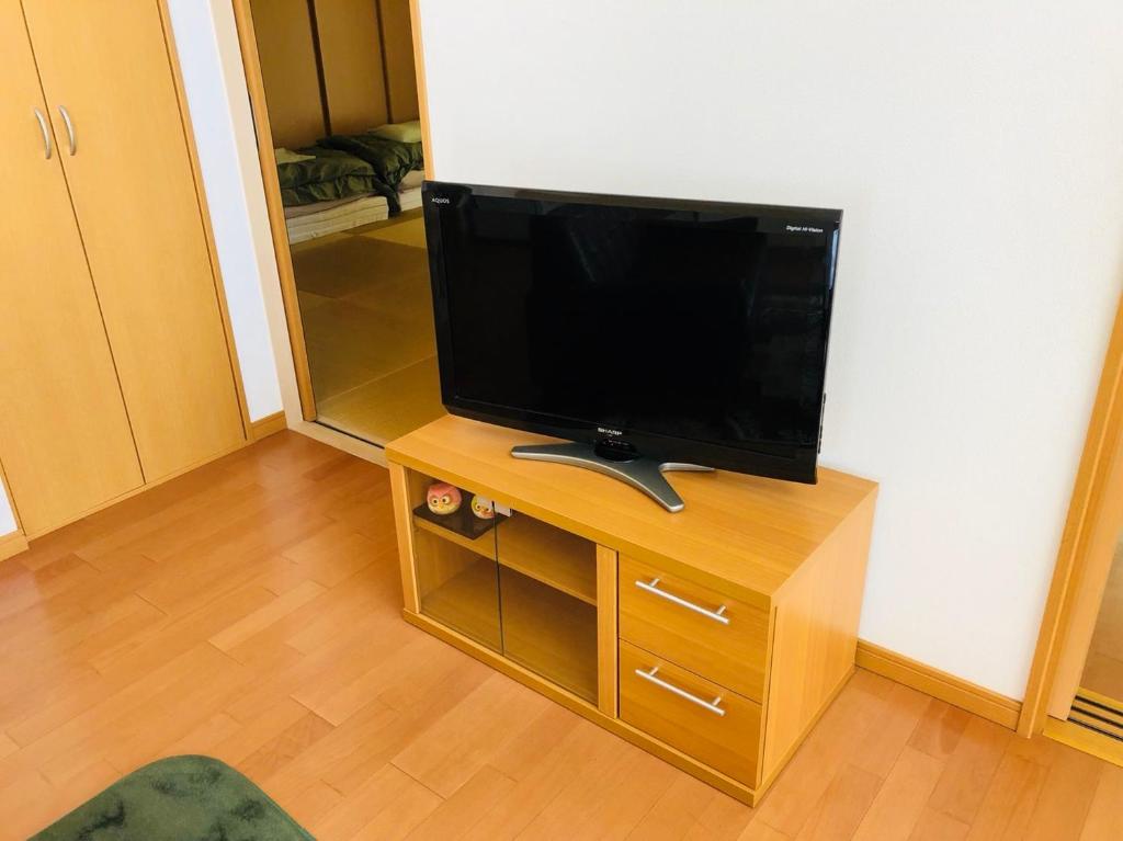 TV a/nebo společenská místnost v ubytování Minpaku Momotaro Bekkan