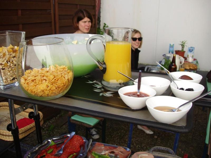 Jídlo v hostelu nebo okolí