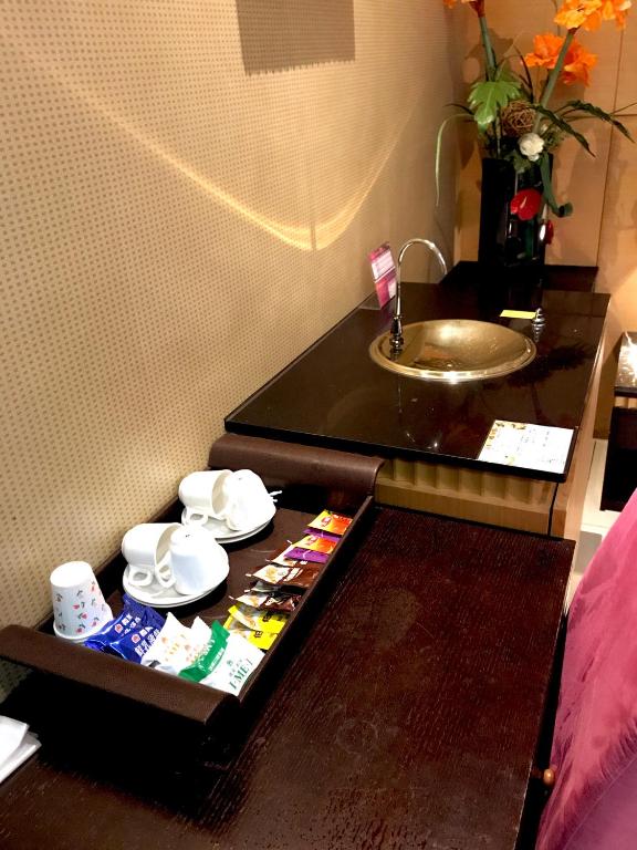 Příslušenství pro přípravu čaje a kávy v ubytování Fortune Villa Motel