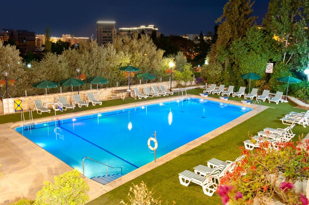 Bazén v ubytování Leonardo Plaza Hotel Jerusalem nebo v jeho okolí