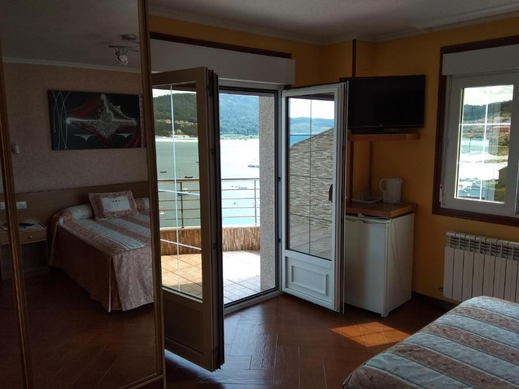 Hostal Residencia Bahía - Deluxe Double Room With Balcony And Sea View