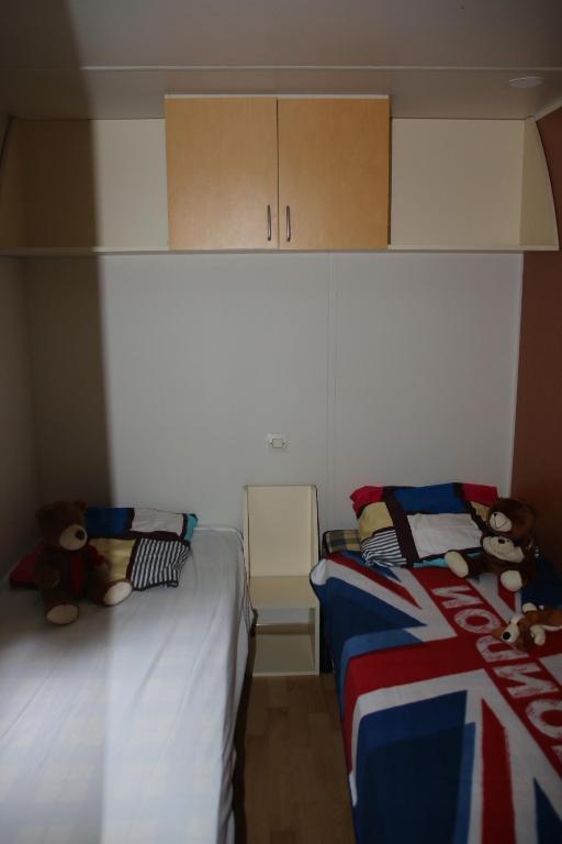 Postel nebo postele na pokoji v ubytování Camping Paradis d'Arvor