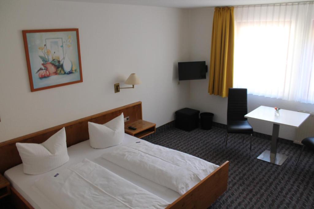 Postel nebo postele na pokoji v ubytování Hotel Sonne