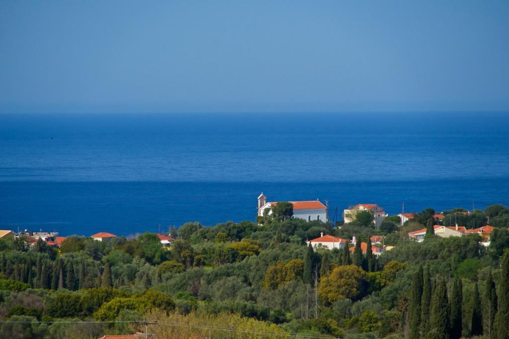 Zdjęcie z galerii obiektu Sea View Antigone's Villa with playground w mieście Metaxáta