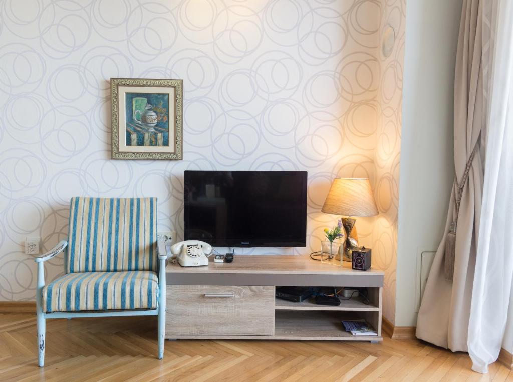 TV a/nebo společenská místnost v ubytování Apartments Inspiration