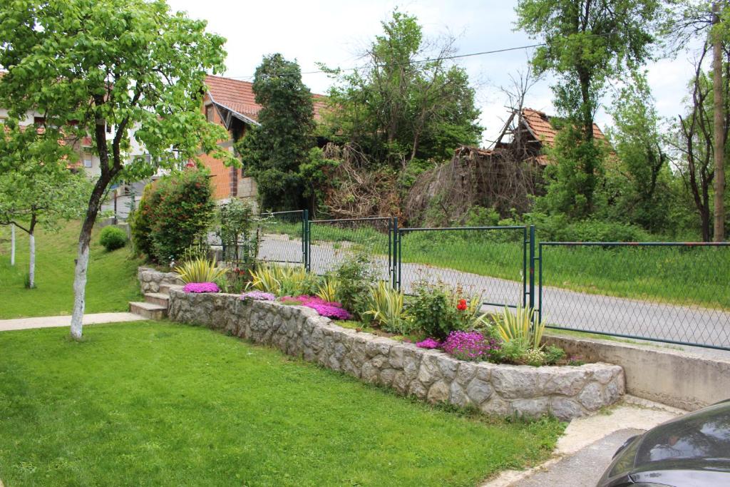 Vonkajšia záhrada v ubytovaní Apartment Paula