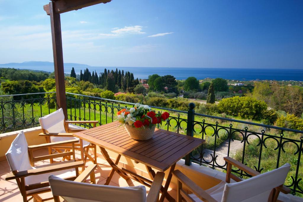 Zdjęcie z galerii obiektu Sea View Antigone's Villa with playground w mieście Metaxáta