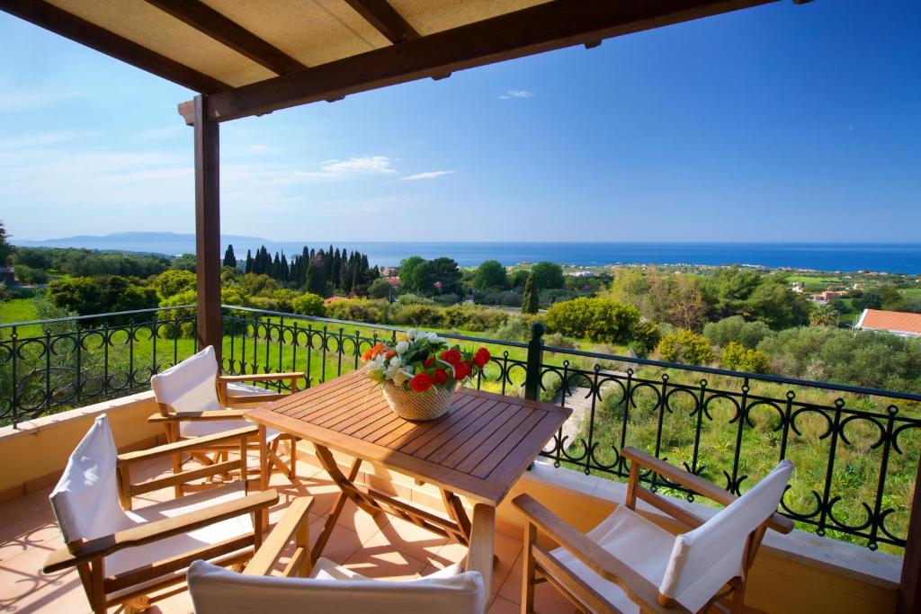 Zdjęcie z galerii obiektu Sea View Antigone's Villa with playground w mieście Metaxáta
