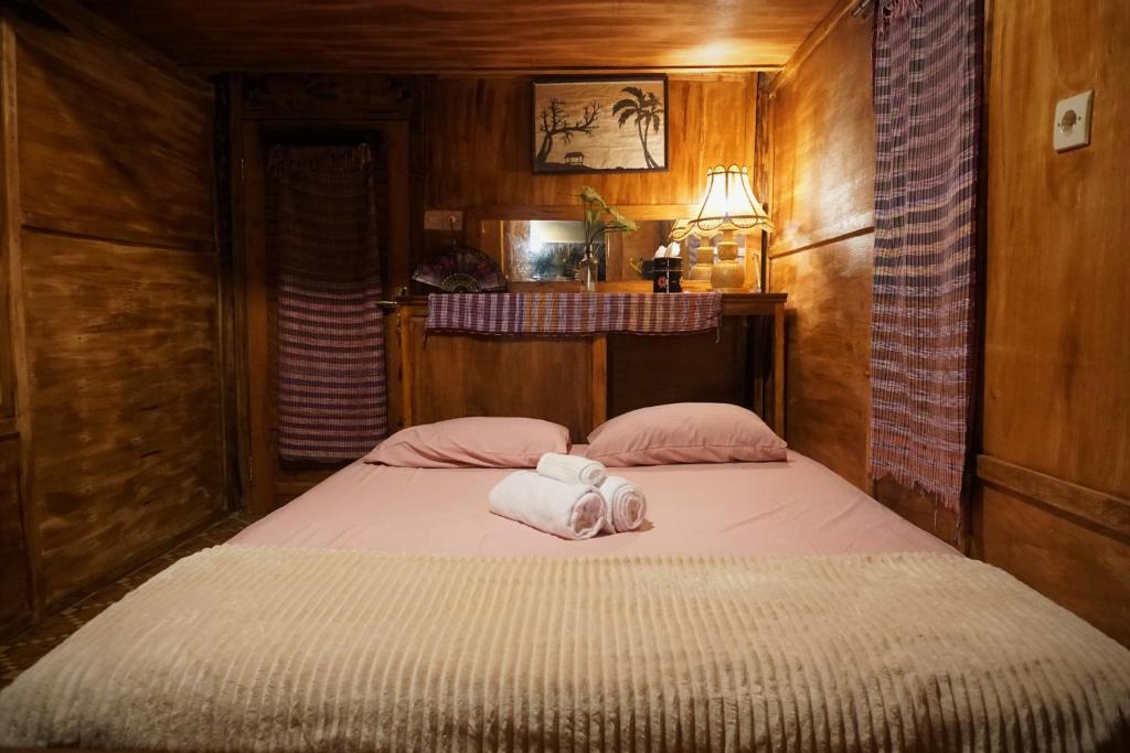 Postel nebo postele na pokoji v ubytování Satu Lingkung