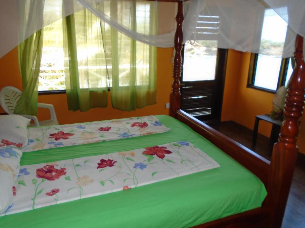 Postel nebo postele na pokoji v ubytování Cabier Ocean Lodge
