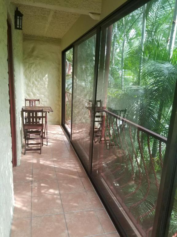 Balkón nebo terasa v ubytování Coyaba Tropical Elegant Adult Guesthouse