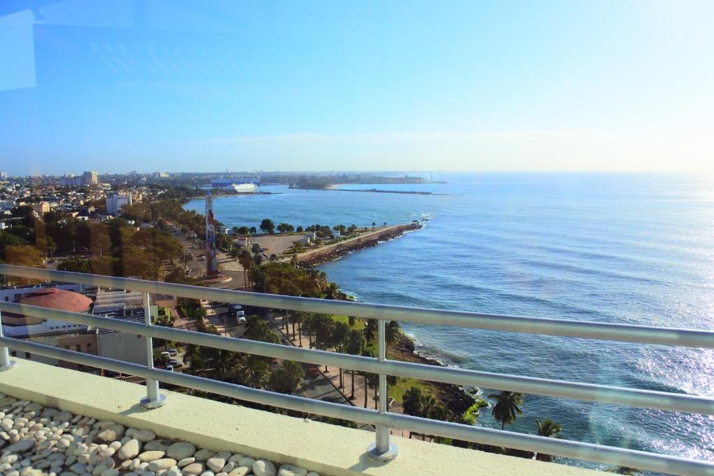 - Balcón con vistas al océano en Crowne Plaza Santo Domingo, an IHG Hotel, en Santo Domingo